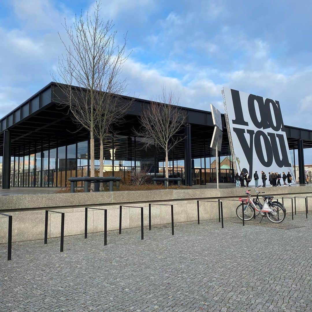林千晶のインスタグラム：「大好きな新国立美術館。 ベルリンに来ると、つい足を運んでしまいます。」