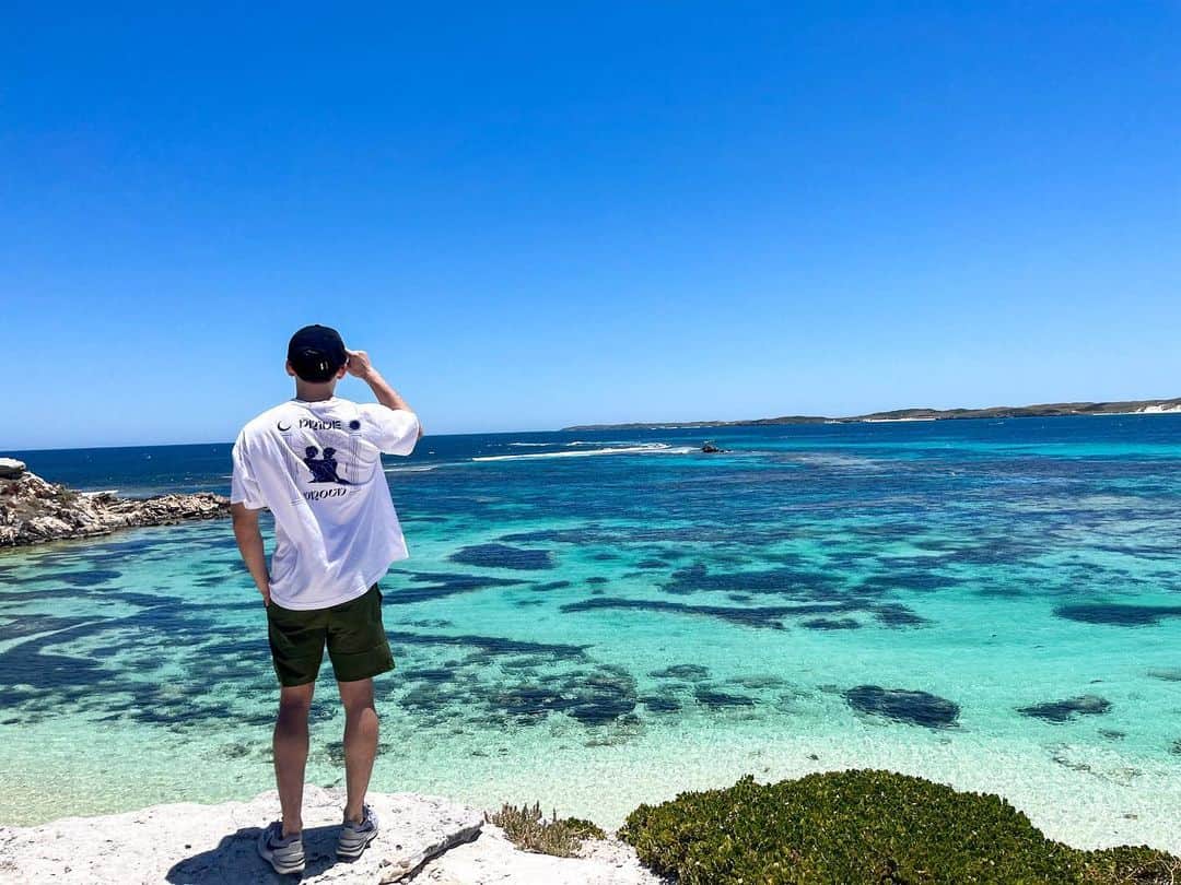 パース・ナクンのインスタグラム：「missing the sea 🌊」