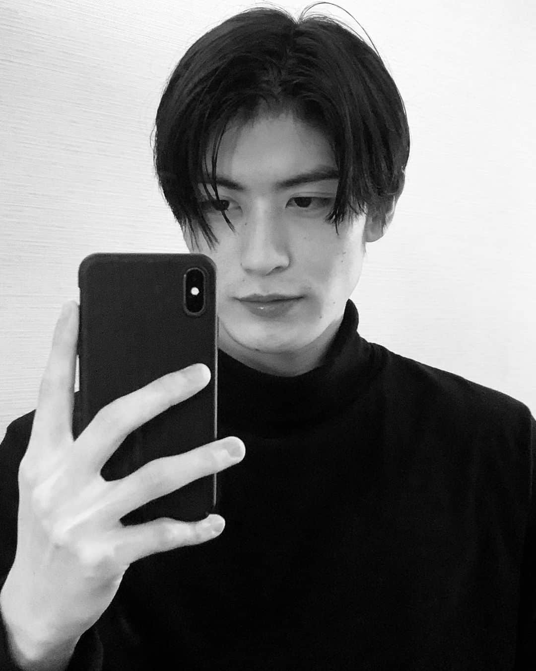 けいとのインスタグラム：「今さらですが散髪ってました。  #短髪  #すっきり  #少し #寒い」