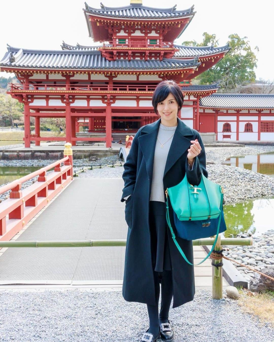 桜井奈々さんのインスタグラム写真 - (桜井奈々Instagram)「年始はいつもの帰省を兼ねて滋賀and京都旅。 いつも穏やかで雄大な琵琶湖は眺めるだけで癒されます💕 京都は宇治エリアに初めて行ってみました♫これまた素敵な街並みに出会うことができ良き時間となりました✨  そして５歳息子が、、まさかのお抹茶デビュー🤣飲めるのか？と疑問でしたがしっかり飲んで和菓子堪能してましたw  おかげで数カ所でお抹茶タイムを楽しむことができました！！🍵  いつも行く場所も子供の成長と共に一緒に楽しめることが増えてそれも楽しい✨  甲賀市の忍術屋敷では忍者🥷について学び、、楽しくなりすぎた４０歳。笑 帰京後連日忍者ばかり調べてます🤣🤣  そして帰り道のSAで、、ふと気をぬいたら、、お財布を盗難にあい🤣🤣 新年早々やってしまいました🤣w  笑うしかないです🤣  そして今日からやっと学校と幼稚園始まり、、自由を取り戻しました🤣  お母様方、、冬休み！ お疲れ様でした♪♪  #子連れ旅行 #子連れ旅 #京都#滋賀県#琵琶湖」1月10日 20時19分 - sakurai_nana7