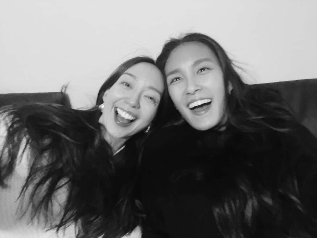金原杏奈さんのインスタグラム写真 - (金原杏奈Instagram)「Twins 👯‍♀️🤍」1月10日 20時50分 - annakanehara