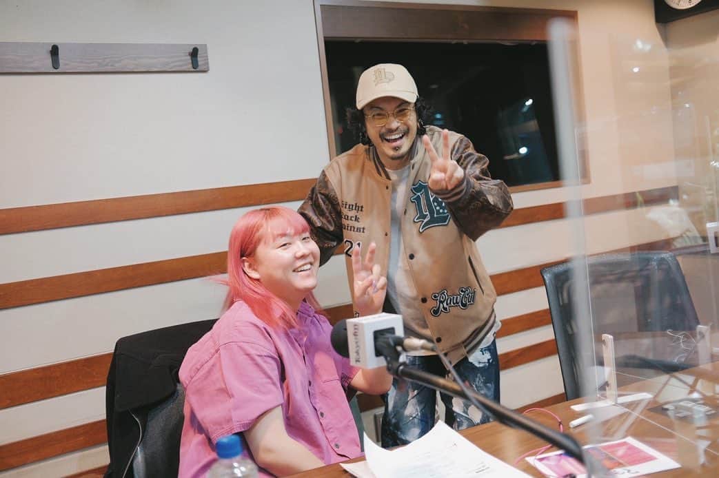 ぺえのインスタグラム：「なにも言わなくても 分かってくれる人 あたしがとてつもなく なんだか苦しかった時に 支えてくれたのはKENTAさんで 何事も考えすぎるあたしに 自信と元気をくれた これからの人生何も心配いらない 大丈夫かもって思わせてくれる人 辛い時に出会えてよかった 今年もよろしくね😎👍  臆病で不器用なあたしは たくさんの人に助けられています ありがとう🌼 ぼんやりとした人生だけど 高望みせずに地に足つけて歩いていくわ  いつになっても霧が晴れない あたしの人生を楽しんでみるの」