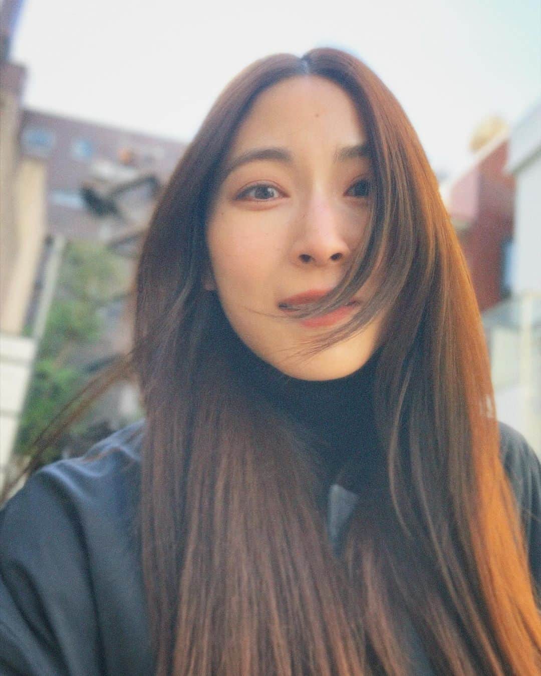護あさなのインスタグラム：「. 📸  風強い🍃🌪」