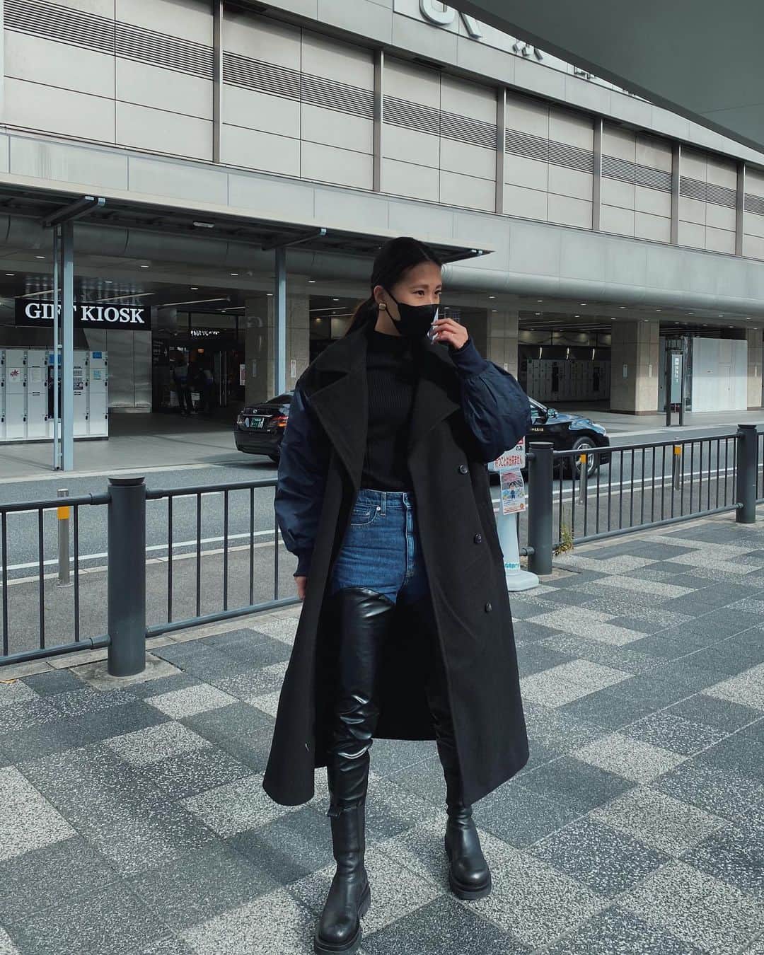藤木祐凪のインスタグラム：「正月に帰れなかったから今頃帰省✌️  アウター暖かいよ #vicente」