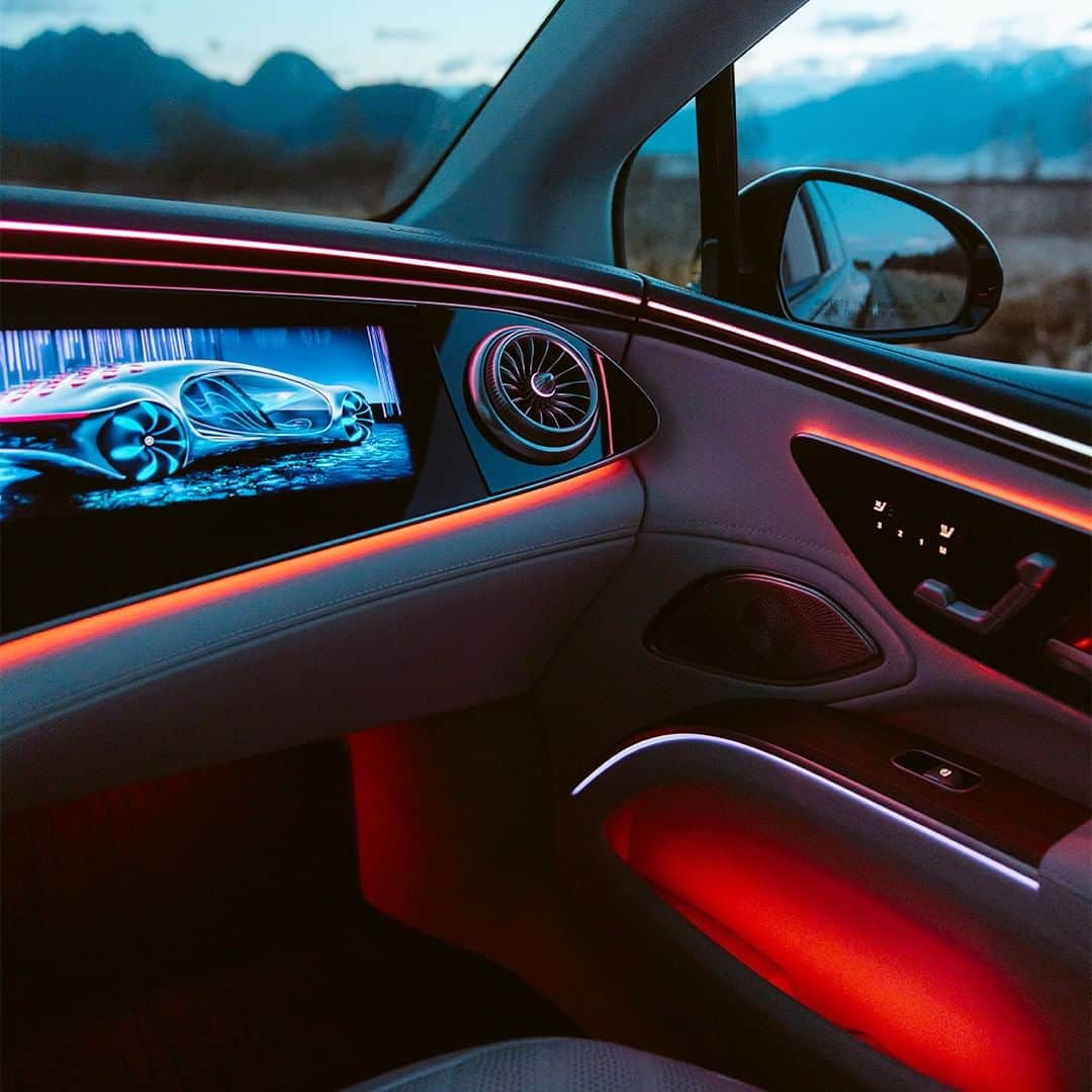 Mercedes-Benz Thailandさんのインスタグラム写真 - (Mercedes-Benz ThailandInstagram)「To infinity and beyond. The #EQS 🔋🔌   สุดยอดนวัตกรรมแห่งยานยนต์ไฟฟ้า ด้วยไฟรอบห้องโดยสารถึง 64 สี (Active ambient lighting) ให้คุณสร้างบรรยากาศการขับขี่ได้ด้วยตัวคุณเอง  *อุปกรณ์บางส่วนในภาพอาจแตกต่างจากที่จำหน่ายจริง โปรดตรวจสอบรายการอุปกรณ์ของรถยนต์แต่ละรุ่นที่ผู้จำหน่ายฯ อย่างเป็นทางการทั่วประเทศ​​  📷 itsbigben (IG) for #Mbcreator  #EQS #ProgressiveLuxury #electric #EV #MercedesEQ #MercedesBenzThailand」1月10日 13時00分 - mercedesbenzthailand