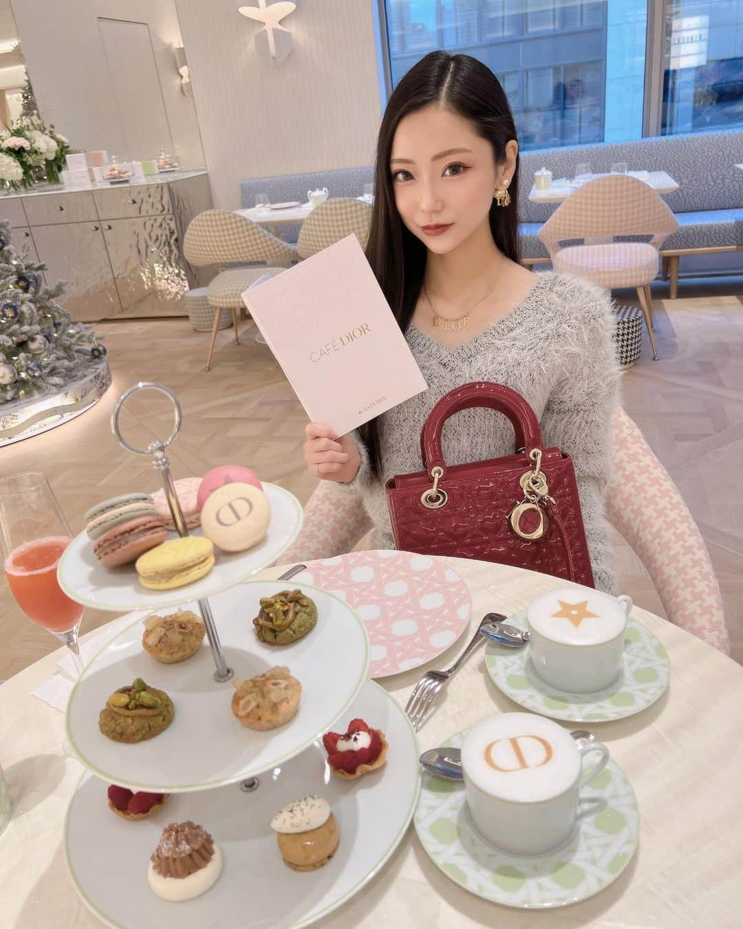 ゆかぴちゅのインスタグラム：「✩ 大好きなDiorのカフェ☕️💖  #dior #diorcafe #ディオール #ディオールカフェ #ディオールカフェ銀座 #diorbag #ladydior #レディディオール #カフェ #cafe #카페 #커피 #일본 #점심 #귀여워 #인스타푸드 #ぴちゅすたぐらむ」