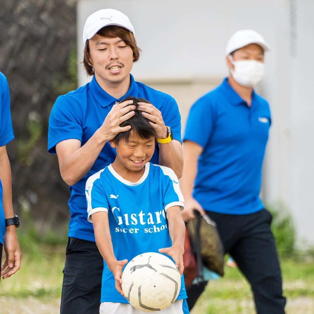 小川直毅のインスタグラム：「本日より、2023年のグスターレサッカースクールSTART！今年で6年目を迎えます。 2023年は新たなチャレンジが盛り沢山、さらに新しい仲間も増え楽しみでしかたない。 今年もGoing my wayの精神で楽しく、色んな人のためになれるよう走ります！ #サッカー #soccer #サッカースクール #gustare #始動日  #謙虚 #感謝 #楽しむ  #goingmyway #我が道を行く」