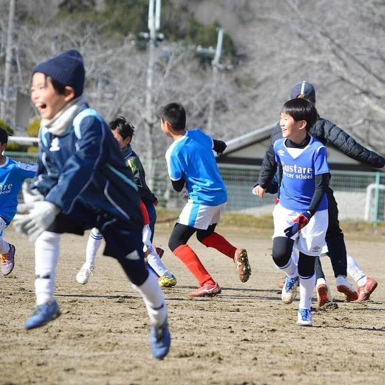 小川直毅さんのインスタグラム写真 - (小川直毅Instagram)「本日より、2023年のグスターレサッカースクールSTART！今年で6年目を迎えます。 2023年は新たなチャレンジが盛り沢山、さらに新しい仲間も増え楽しみでしかたない。 今年もGoing my wayの精神で楽しく、色んな人のためになれるよう走ります！ #サッカー #soccer #サッカースクール #gustare #始動日  #謙虚 #感謝 #楽しむ  #goingmyway #我が道を行く」1月10日 14時26分 - naoki.ogawa