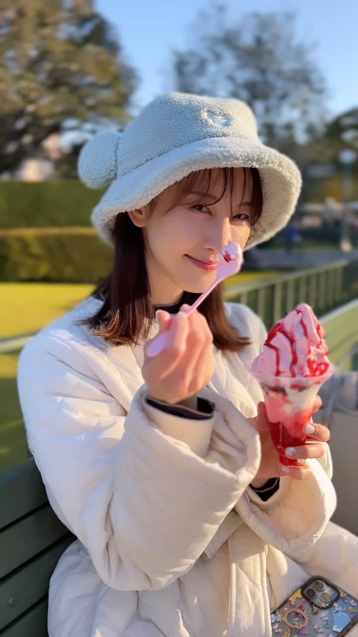松井玲奈のインスタグラム：「❤️🏰❤️  笑いすぎて声枯れた( ^ω^ ) #東京ディズニーランド　#ディズニーランド」