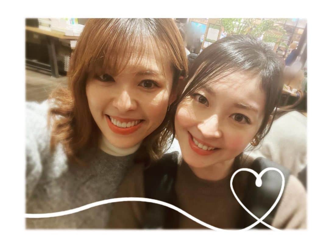 東郷祐佳さんのインスタグラム写真 - (東郷祐佳Instagram)「年明けにえりかとランチ❤️ 定期的に会ってるんだけど、いつも写真撮り忘れちゃうから久々のゆかえり☺️ 東京だと数少ない同い年の友達で、気付けばもう10年の付き合いになりますね🙌 何も気を使わず自然体でいられて、いつでも味方でいてくれる親友です👭 久しぶりにゆっくり話出来て元気が出たし、今年も頑張るぞ💪💪  2023年もよろしくね✨  さて、今月は早速有観客ライブで皆さんに会えますね☺️ ご予約まだの方は、トップページURLからお願い致します！！  【声とピアノ Vol.10〜2023 New year's Live〜】 2023年1月22日(日) 川崎CLUB CITTA ATTIC 開場16:30 開演17:00 Pf.#桑原康輔 🎫4500円  お待ちしてます❤️  #東郷祐佳 #記念すべき１０回目の #声とピアノ #みんなのおかげ #ありがとう」1月10日 17時05分 - yuka_togo_official