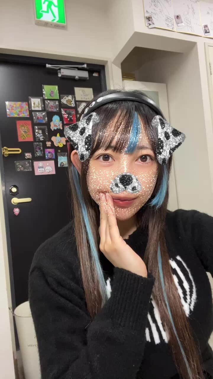 ちゃんもも◎のインスタグラム：「ミーツェネイルで新年初ネイル🖤 今年も新宿御苑、駅から徒歩3分のミーツェネイルでお待ちしております✨ 今年こそはミーツェネイルデビューしよう💅♡ @miezenail」