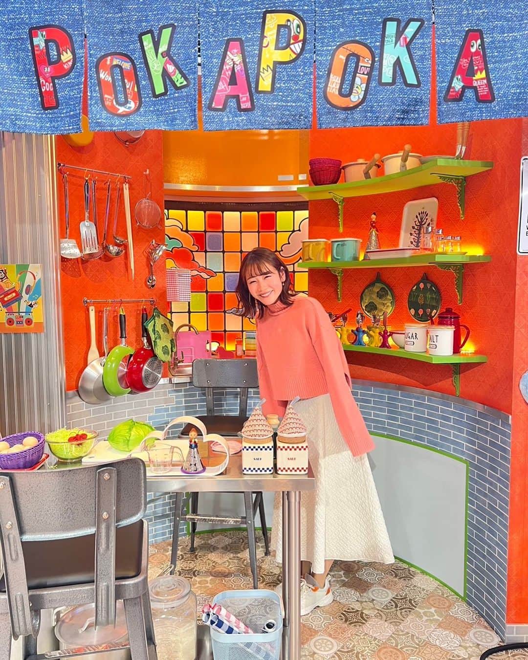 フジテレビアナウンサーのインスタグラム：「岸本理沙です！  初回の放送を終えて、ひとまずホッとしています☺️ ぽかぽか3時間は長い、というお言葉もいただきました…笑  ですが4月までは3時間あります。  どうか3時間、温かい目で見守り続けてくださると嬉しいです🙇🏻‍♀️ そして4月からも引き続きよろしくお願いいたします✨  #ぽかぽか #岸本理沙」