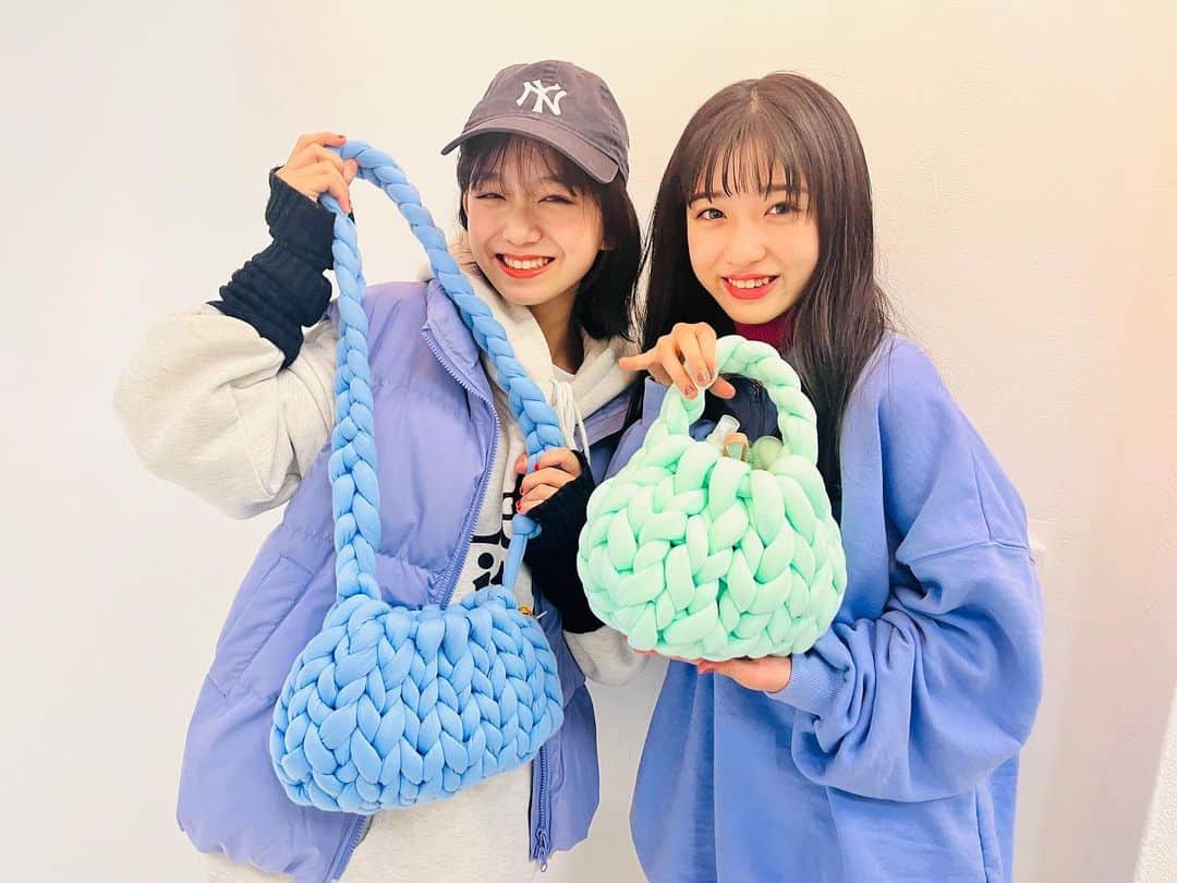 ニコ☆プチのインスタグラム：「🥟🪄👜  ワカナ＆アイラのマンドゥバッグ🌟🌟  2人とも手作りなんだって😳💖 すごい＆かわいい、、！！  #マンドゥバッグ #新井葵来 #葉山若奈 #ニコプチ」