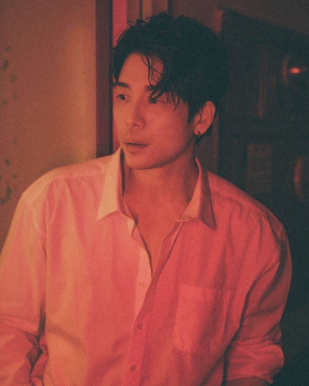 のインスタグラム：「올해는 이 얼굴로 살겠습니다. 네컷 중 세번째 2023 Changmin's Profile photo Concept1. @nikolauskim  @ssa9120」