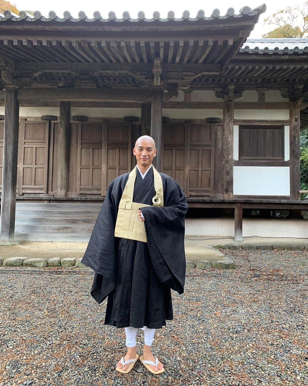 福士蒼汰さんのインスタグラム写真 - (福士蒼汰Instagram)「NHK ドラマ10 【大奥】 今夜22:00〜第１話放送です！  家光✖️有功編は2話からとなります！今夜は予告だけチラッと映りまする。  写真は公家出身の万里小路有功さん そして出家後の有功さん ２話では還俗までしますので 七変化ならぬ3.4変化しますので 乞うご期待。」1月10日 18時15分 - fukushi_sota_official