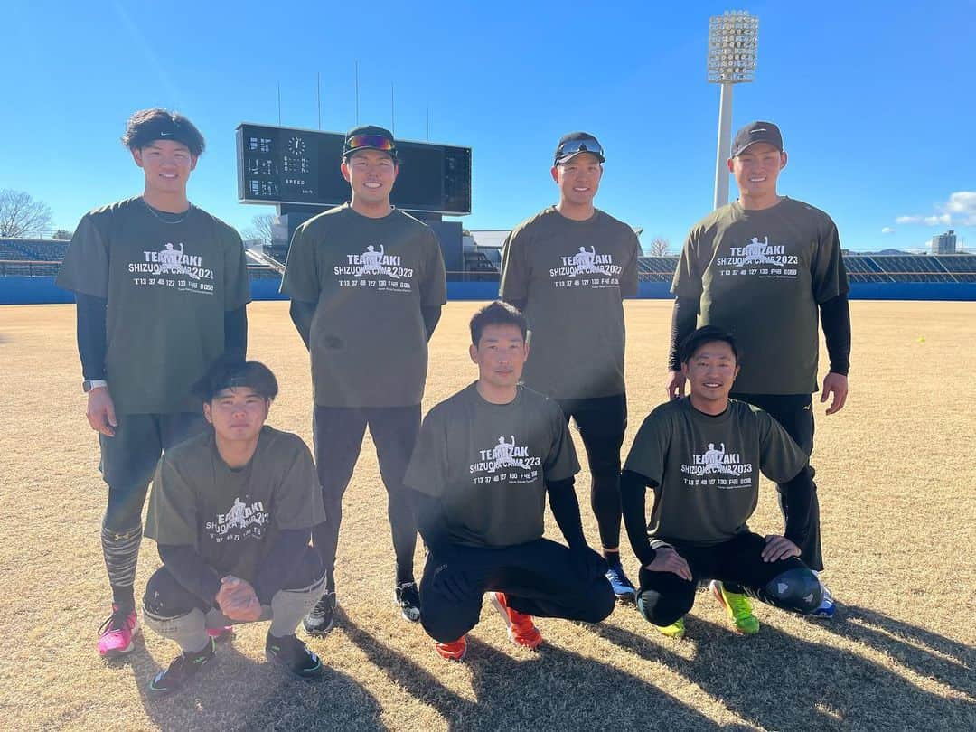 及川雅貴さんのインスタグラム写真 - (及川雅貴Instagram)「2023年初投稿です。  TEAM ZAKI  静岡自主トレ中です！  木下トレーナー、3年間ありがとうございました🙇‍♂️ 次の舞台でも頑張ってください！ 自分も頑張ります😎   #静岡   #自主トレ   #阪神   #タイガース   #阪神タイガース   #読売ジャイアンツ」1月10日 18時53分 - oyogram.0418