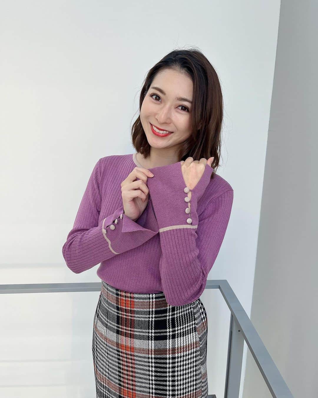 住田紗里のインスタグラム：「今日と昨日のグッド！モーニングの衣装です☀️ 今朝のトップスは袖が可愛かったです✨  1,2枚目 トップス・スカート Million Carats (@millioncarats_official)  3,4枚目 ワンピース C+ (@c_fsf)  #グッドモーニング#衣装#millioncarats#c+#紫#テレビ朝日#テレ朝#テレビ朝日アナウンサー#アナウンサー#住田紗里」