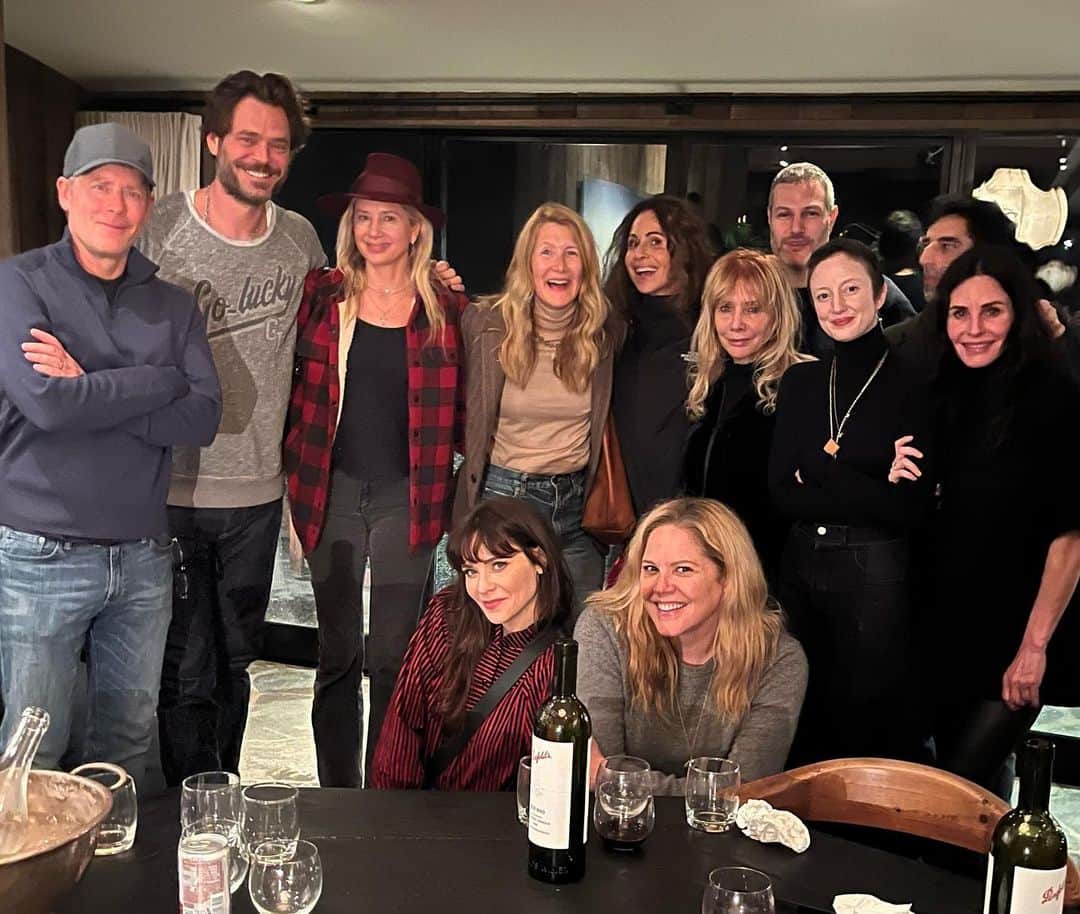 メアリー・マコーマックのインスタグラム：「A TO LESLIE screening on a stormy night. Thank you SO much @courteneycoxofficial for hosting this talented group of smart, funny humans! Love you all. ❤️👏 @tolesliemovie   #andreariseborough #gregkinnear #karimsaleh」
