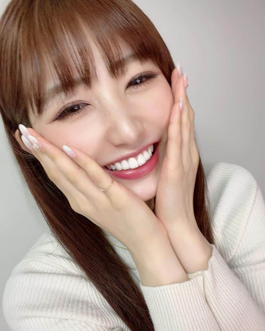 美音咲月のインスタグラム：「はやくあったかくならないかなあ～🌷 ・ ・ ・ #おはようございます #起きたらおはようください #ニット #グラビア #美輪咲月 #🌷」