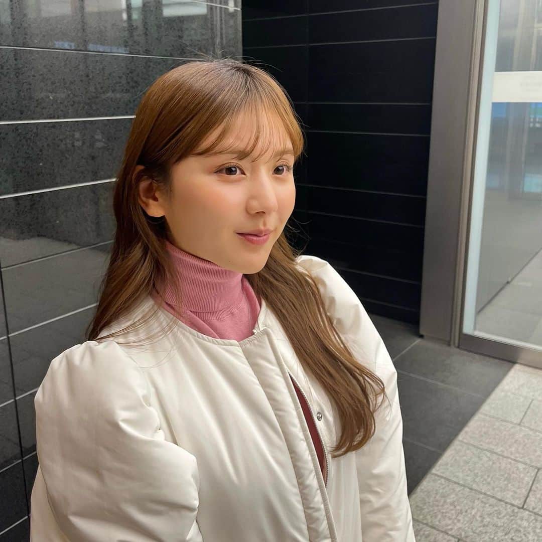 ひよんのインスタグラム：「🐇💓  うさぎ意識コーデ🐰 色が！  ４枚目綺麗にネイルが剥がれてて 恥ずかしい🫣笑  #ひよんコーデ #ひよん」