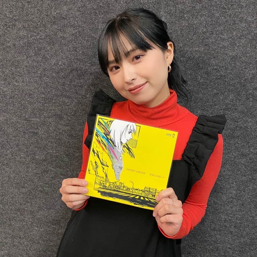 脇田もなりのインスタグラム：「TBSラジオ 『アフター6ジャンクション』 宇多丸さん宇垣さんありがとうございました！！ いつも沢山褒めてくださって嬉しいです😭 @after6junction  LIVE & DIRECTでは 6周年のライブ音源を聴いていただきました✨  是非1/28の渋谷WWW ドリカヨセット踊りに来てくださーい💃🕺  もなりの8ビート本日0時配信開始です！！！  そして明日発売日！！！ インストアイベント HMV&record shop 渋谷 19時30から歌います✨ 是非お仕事帰りにお待ちしてます🥰  #tbsラジオ #after6junction #radiko#radio #2023年 #release #もなりの8ビート」