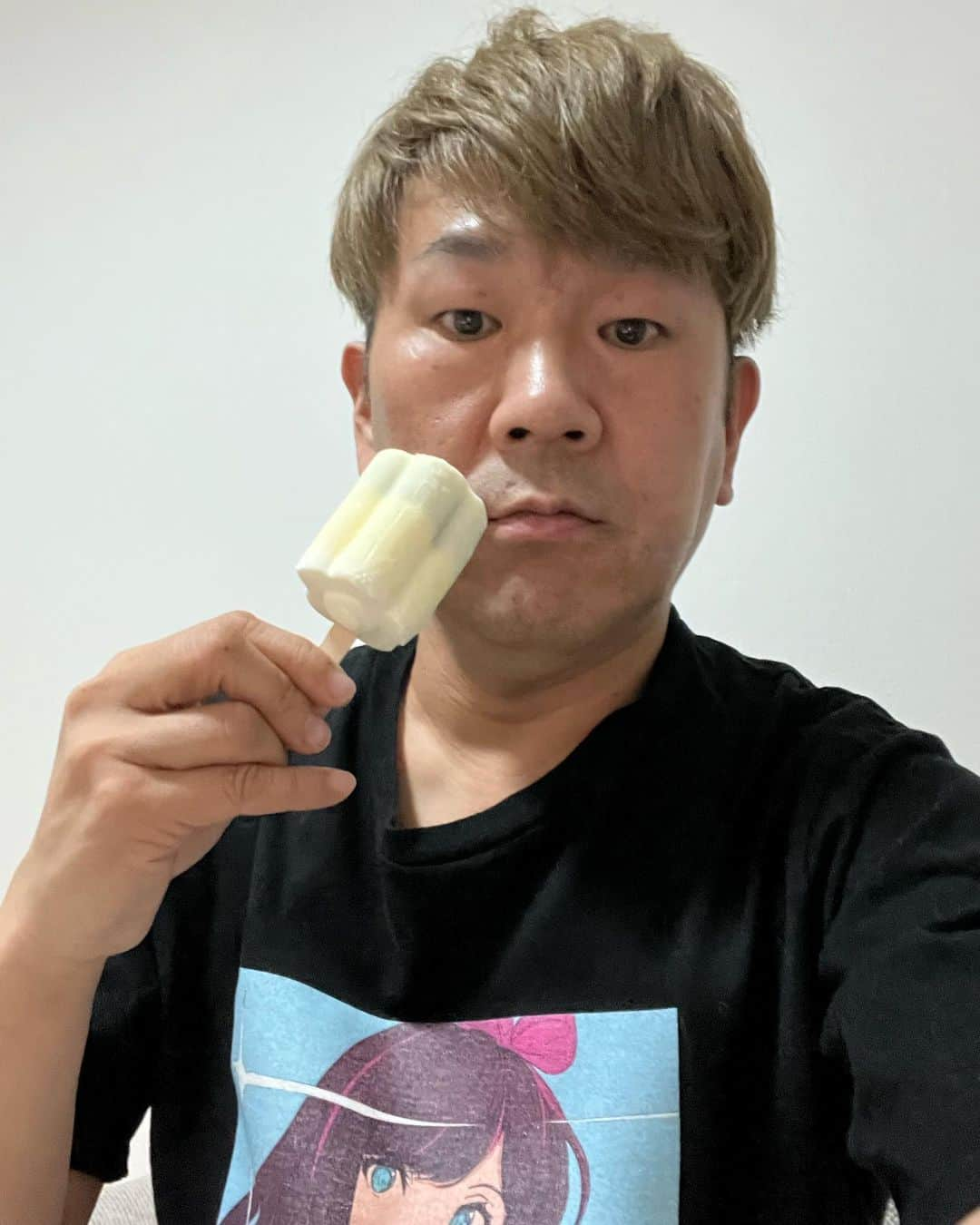 藤本敏史のインスタグラム：「あいすまんじゅうウマ過ぎ。 あと自撮りうまいこといかへん。」