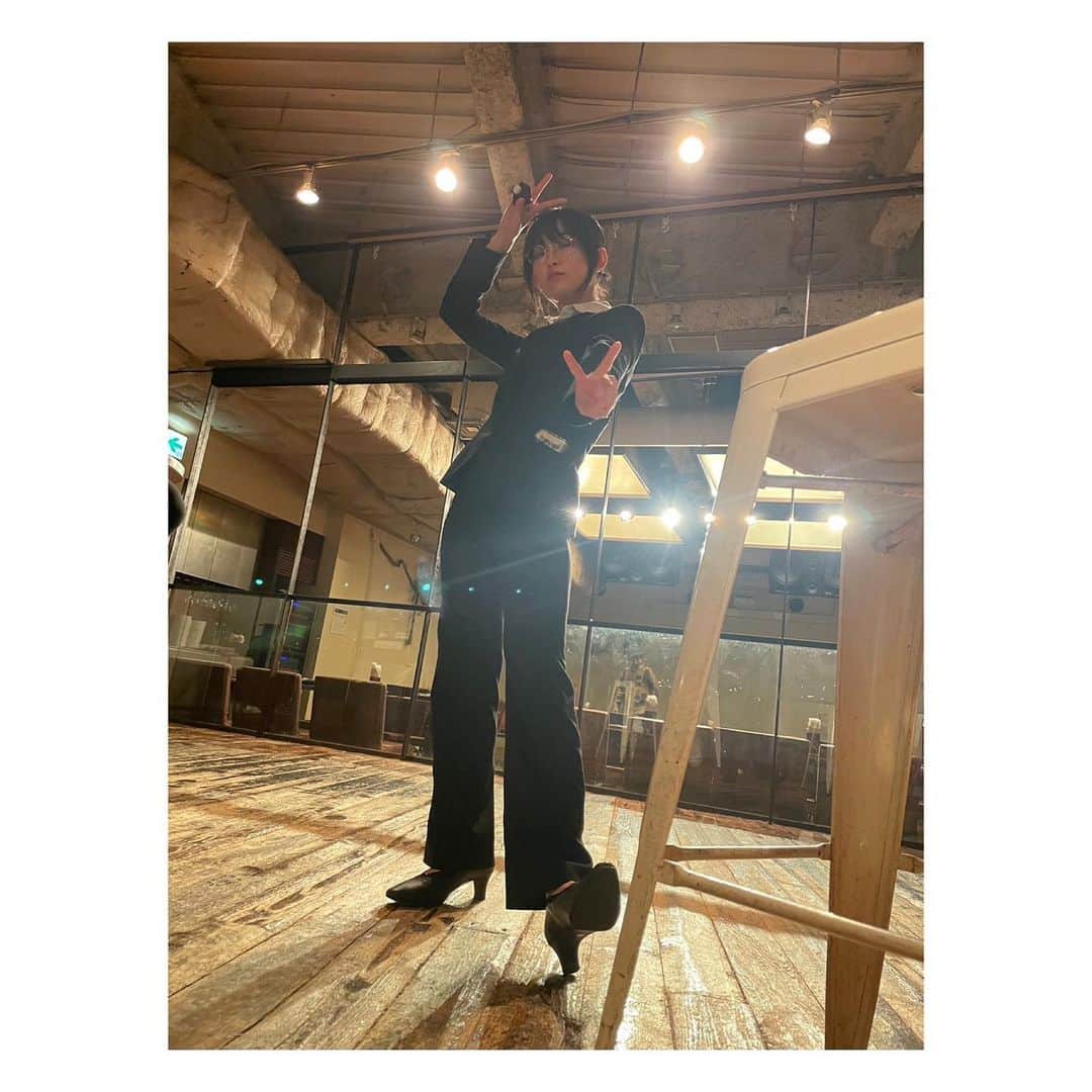 早乙女ゆうさんのインスタグラム写真 - (早乙女ゆうInstagram)「今年初投稿だ！！！ とても遅くなったけれどあけましておめでとうございました。 今年もよろしくお願いいたします。  そして昨日、 #朝劇 『#恋の遠心力 』さくら役の初日を迎えました。🌸  当たり前のことだけど同じ作品でも見える世界もセリフの受け取り方も本当に違くて。 新鮮な気持ちで恋の遠心力と向き合っています。 とても苦しい役だけどすっっごく楽しいし、なかなかない役どころをやらせていただいているのでオススメです。スーツ姿もレアかと思います。ぜひ観にきてくださいまし。  今月だと22日の11:30開演が早乙女さくら回ですよ~！💫」1月10日 22時34分 - yu.saotome