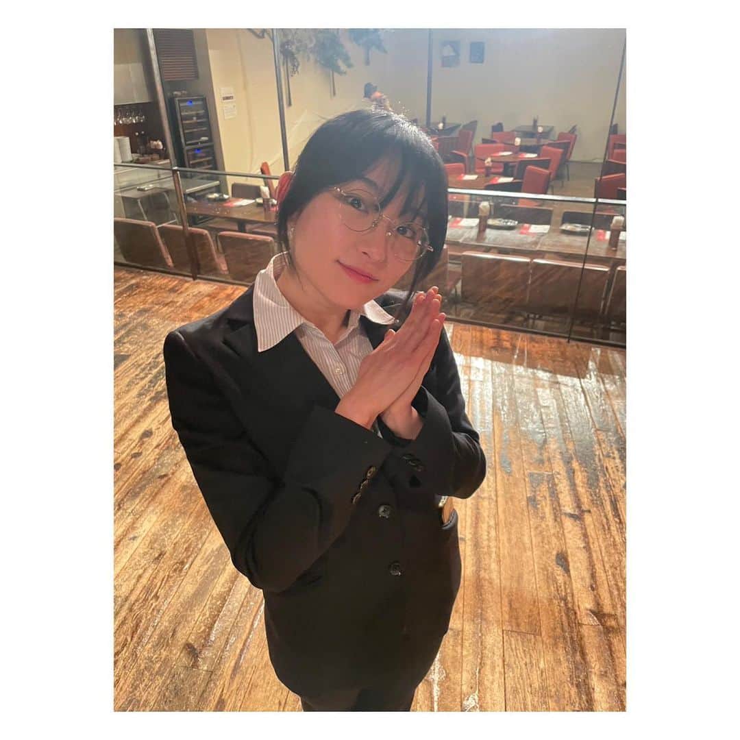 早乙女ゆうさんのインスタグラム写真 - (早乙女ゆうInstagram)「今年初投稿だ！！！ とても遅くなったけれどあけましておめでとうございました。 今年もよろしくお願いいたします。  そして昨日、 #朝劇 『#恋の遠心力 』さくら役の初日を迎えました。🌸  当たり前のことだけど同じ作品でも見える世界もセリフの受け取り方も本当に違くて。 新鮮な気持ちで恋の遠心力と向き合っています。 とても苦しい役だけどすっっごく楽しいし、なかなかない役どころをやらせていただいているのでオススメです。スーツ姿もレアかと思います。ぜひ観にきてくださいまし。  今月だと22日の11:30開演が早乙女さくら回ですよ~！💫」1月10日 22時34分 - yu.saotome
