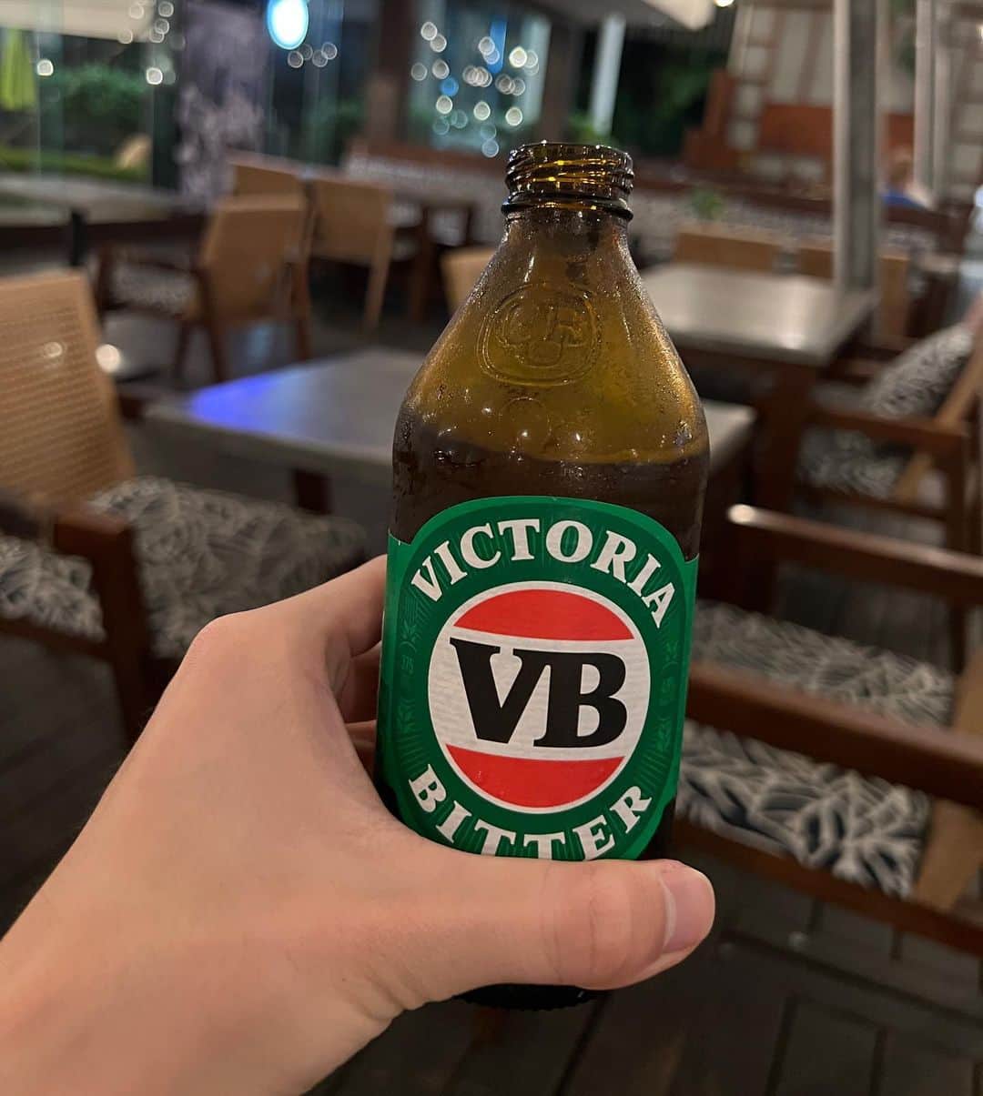 江原蓮のインスタグラム：「. みんなの好きなビール教えて #victoriabitter  #ビール　 #ビール好きな人と繋がりたい」