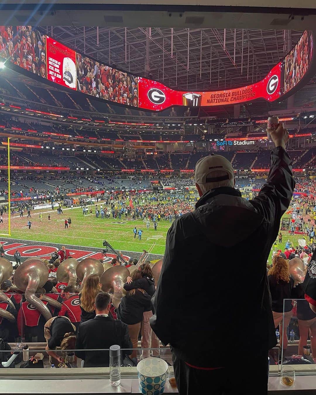 アレックス・ウッドのインスタグラム：「Grew up a Georgia fan my entire life. Getting to witness history last night in person is something I will never forget. Best of all I got to do it with my Dad. #DawgsOnTop #UGA #NationalChamps」