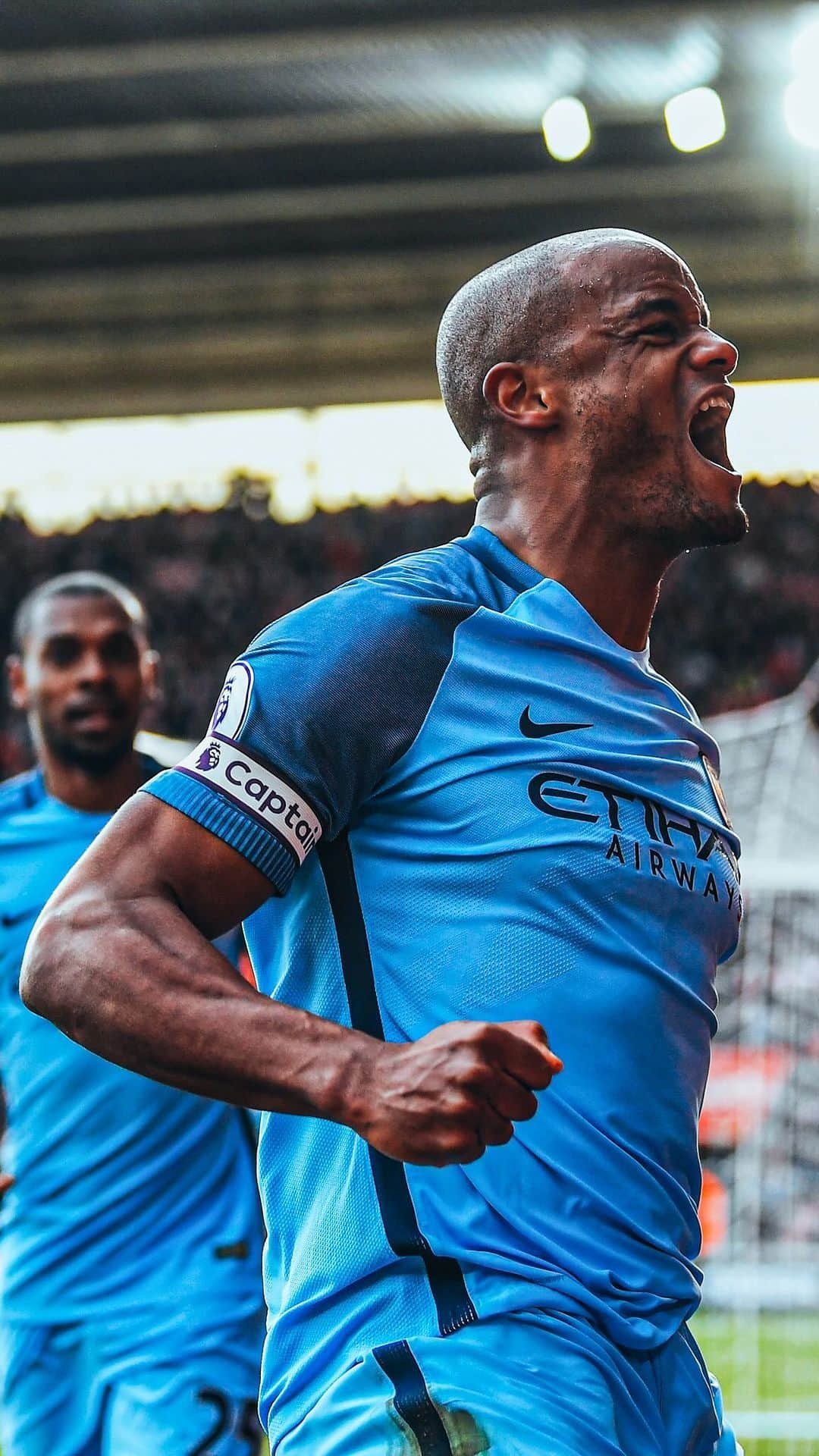 ヴァンサン・コンパニのインスタグラム：「⏪ Who was there to witness captain fantastic @vincentkompany’s goal at St Mary’s back in 2017? 🤩  Describe the goal in one word! 👇」