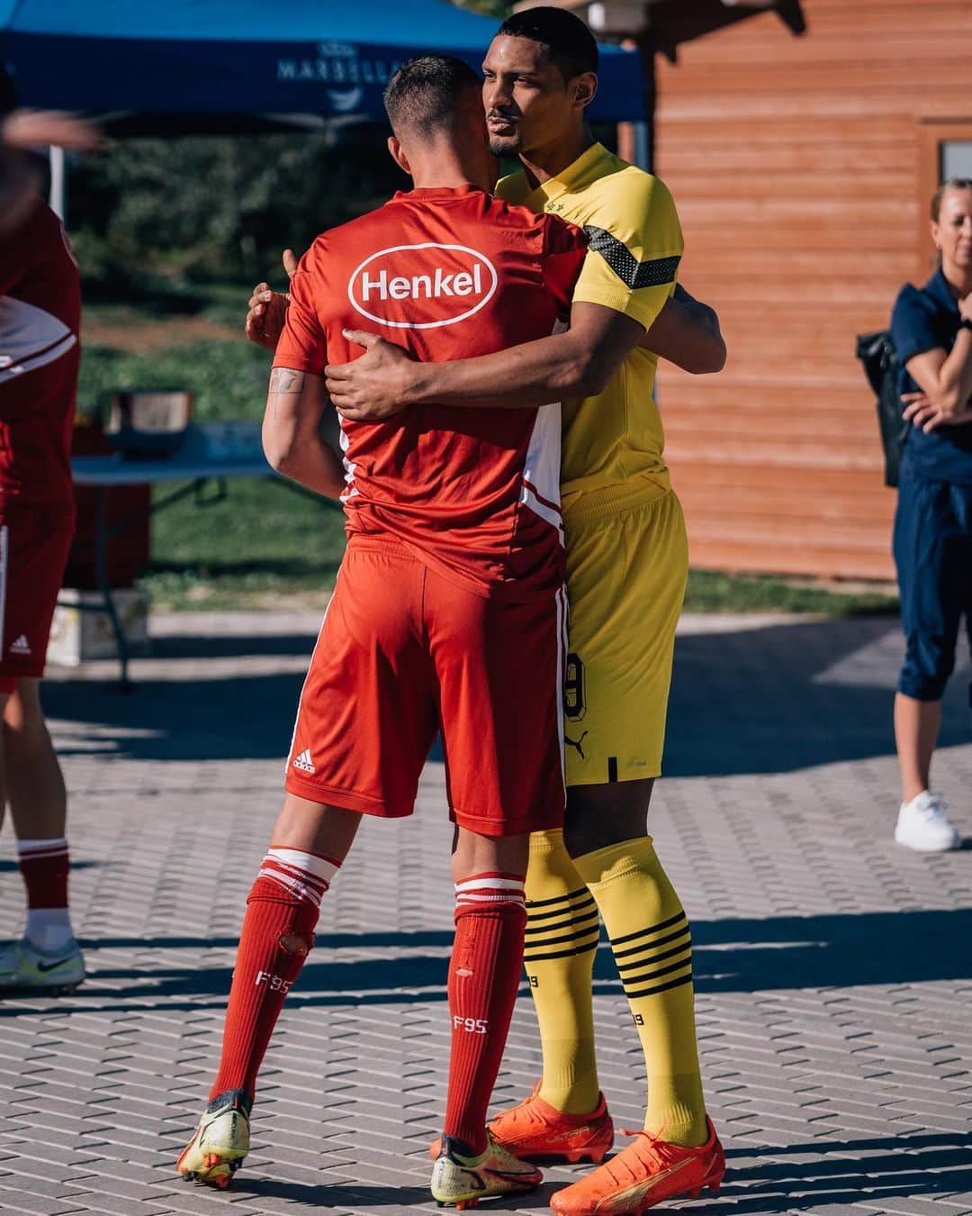 クリストファー・ピーターソンのインスタグラム：「Glad to see you again my friend. More importantly, me and the whole world of football is so happy to see you back healthy and on the pitch ❤️ #biggerthanfootball」