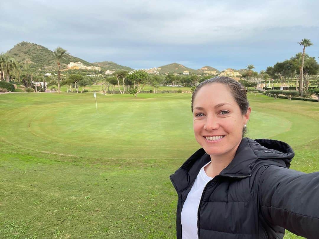 アレハンドラ・ジャネサのインスタグラム：「Excited for a new adventure and playing this year on the @letgolf ! ••• Muy emocionada por esta nueva aventura y jugar este año en la gira europea! 🙌💫🙏🌍⛳️ #vamos 💪💖」