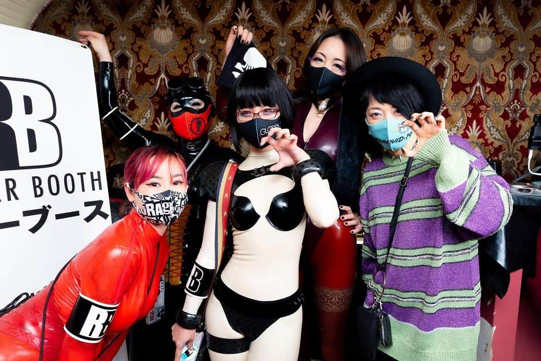 北見えりのインスタグラム：「#departmenth with @hinako_new @hiromi__ohtani @waka_miho @kgmymk2   We enjoyed happy time!  Photo by @awesome_jpn  . . . #Rubber #Latex #rubberfetish #rubbergirl #latexmodel #latexcatsuit #latexfetish #latexfashion #latexgirl #latexgloves #rubbercatsuit #rubbermodel #latexmask #rubbermodel #japanesegirl #nightclub #cawaii #kuragelatex #hwdesignlatex」