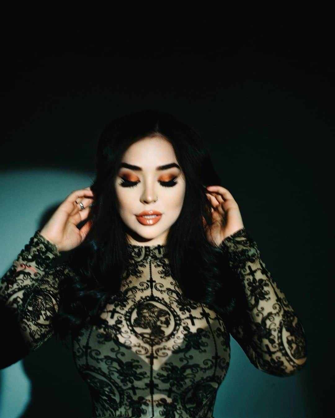 のインスタグラム：「Ya nadie se enamora 💀✝️💔🕷️ shot by @_charleswallace 🔒」