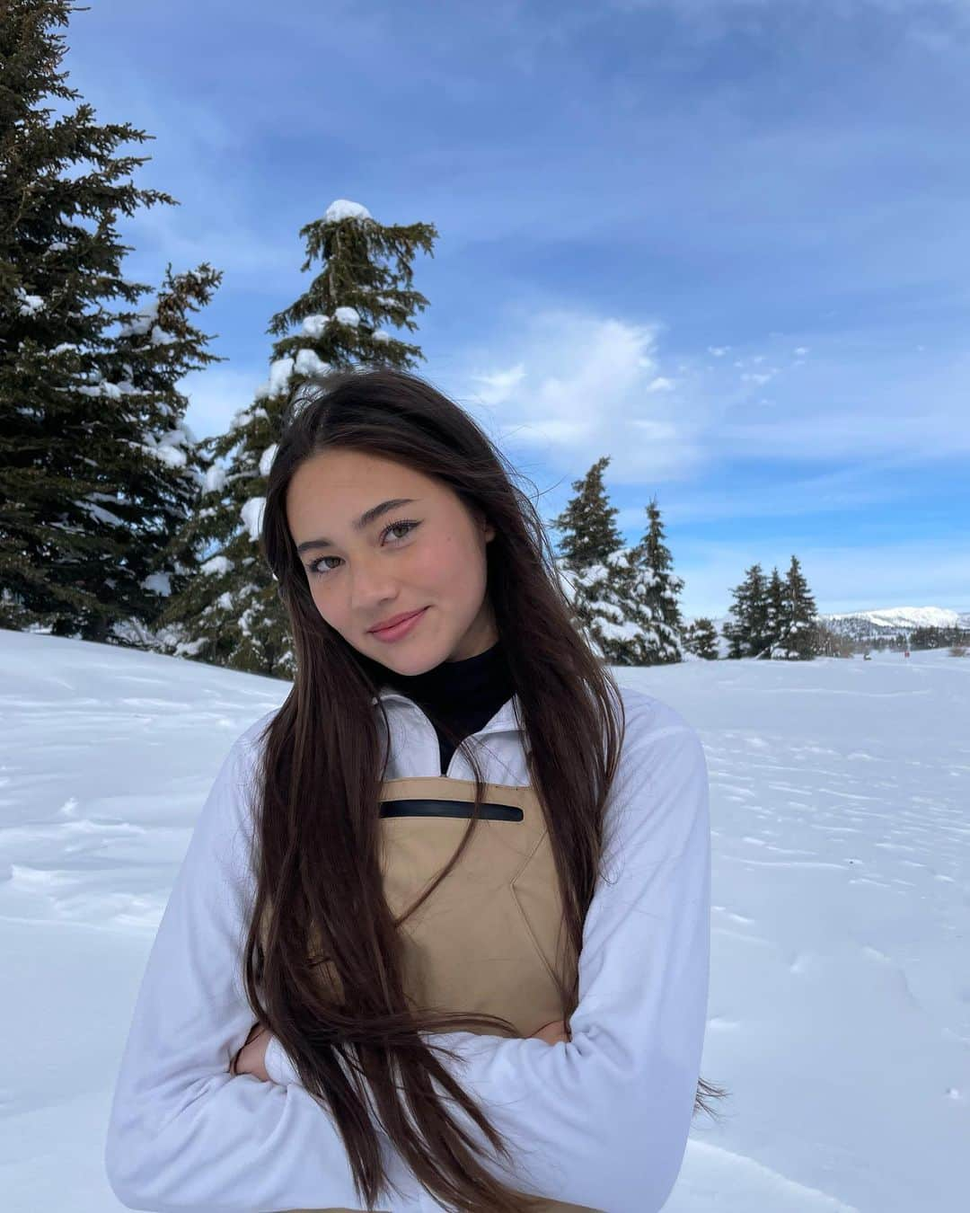 Eidaさんのインスタグラム写真 - (EidaInstagram)「snow penguin!   #snow #winter #winter2023 #mammoth #mammothmountain #winterclothes #winterfashion #winteroutfit #snowpenguin #cold #coldgirlmakeup」1月11日 7時00分 - lespros_eida