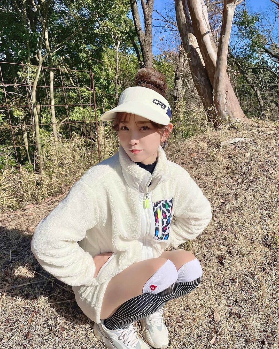 のインスタグラム：「おはようございます🌞 見学中⛳️  Go!Go!ゴルフ女子は GOLF NETWORK、スカイAでご覧頂けますが、これからBSジャパネクストでも放送が開始しました✨👏  さくちゃんからもレッスン場で見たよって言ってもらえて嬉しかった🥰  実はアプリでも見れるのでみんなも見てみてくださいね☺️  #ゴルフ女子 #ゴルフコーデ #ゴルフ男子 #ゴルフウェア #ゴルフスイング #gogoゴルフ女子 #golfnetwork #bsjapanext #スカイa #ゴルフ場 #golfstagram #golflife #ゴルフ番組 #shooting #골프스타그램 #ゴルフメイト #golba24」