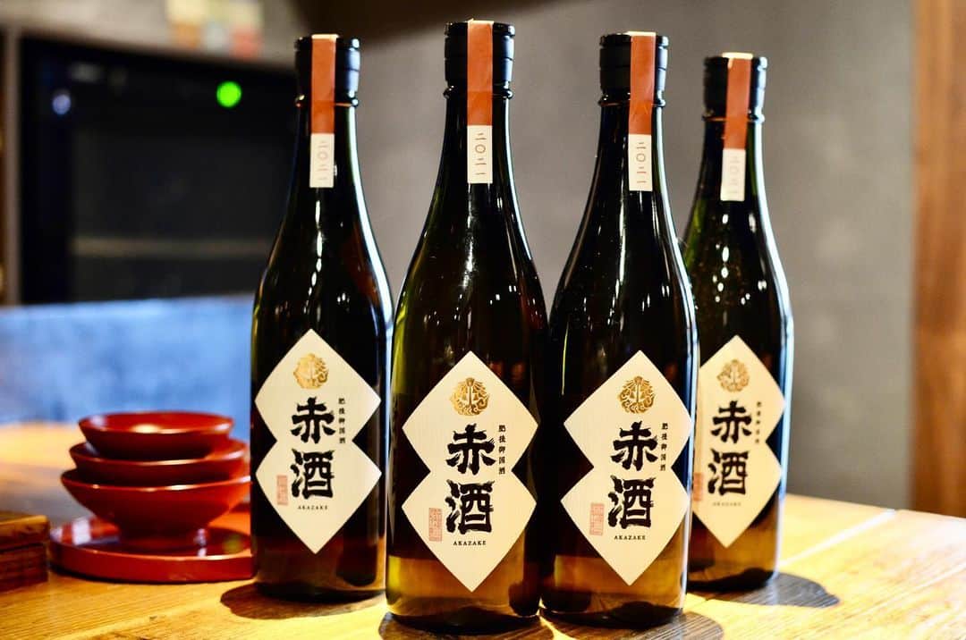のインスタグラム：「花の香酒造【赤酒】 ⁡ とろっとして甘みが強くまろやかな味わいの赤酒は、400年以上前から熊本の地でお屠蘇、祝い酒、お神酒として受け継がれてきたお酒です。 ⁡ ⁡ 酒井商会では新年の振る舞い酒としてご用意させて頂いてます。」