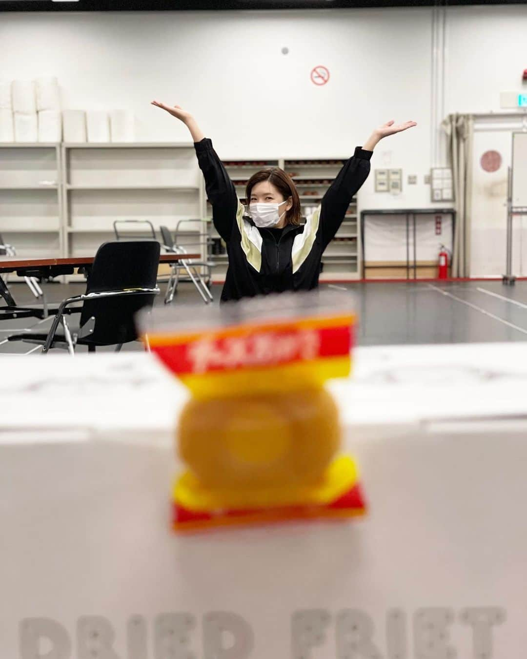 瀬奈じゅんさんのインスタグラム写真 - (瀬奈じゅんInstagram)「⁡ ⁡ 今から稽古場での最終稽古。 ⁡ がんばりまーす！！ ⁡ ⁡ #ALive #最終稽古 #チーズおかき #と私 #ウェーイ ‼︎」1月11日 12時28分 - junsena_official