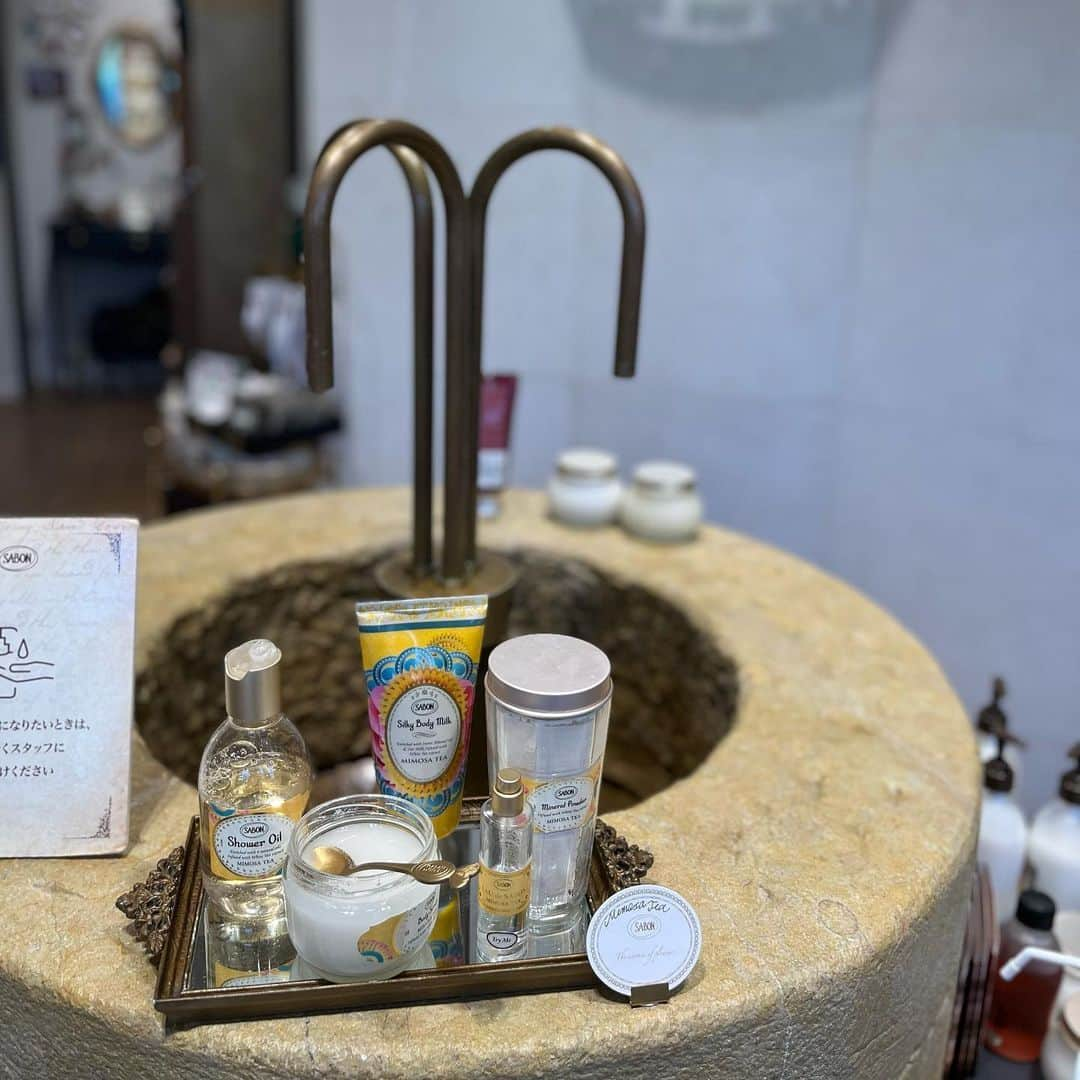 濱田文恵さんのインスタグラム写真 - (濱田文恵Instagram)「【期間限定in 中目黒】SABON VEGAN AFTERNOONTEA☕️  サボンの新コレクション「ミモザティー」の発売を記念して、  1月12日から2月22日の期間限定で、中目黒にあるサボンアトリエスパで、ヴィーガンのアフターヌーンティーが開催されます！  そこで昨日は、ひと足先にお邪魔してきました🎈  ミモザティーをはじめとしたオリジナルの紅茶達に合わせて、全てヴィーガンでできたスイーツ達を食す。  なんて贅沢な時間なんでしょう😇と、終始酔いしれていました。  お近くの方は、ぜひチェックしてみてくださいね。  #sabon #サボンアトリエスパ #アフターヌーンティー #ヴィーガンスイーツ #ミモザティー @sabon_japan」1月11日 12時37分 - tyanfumi