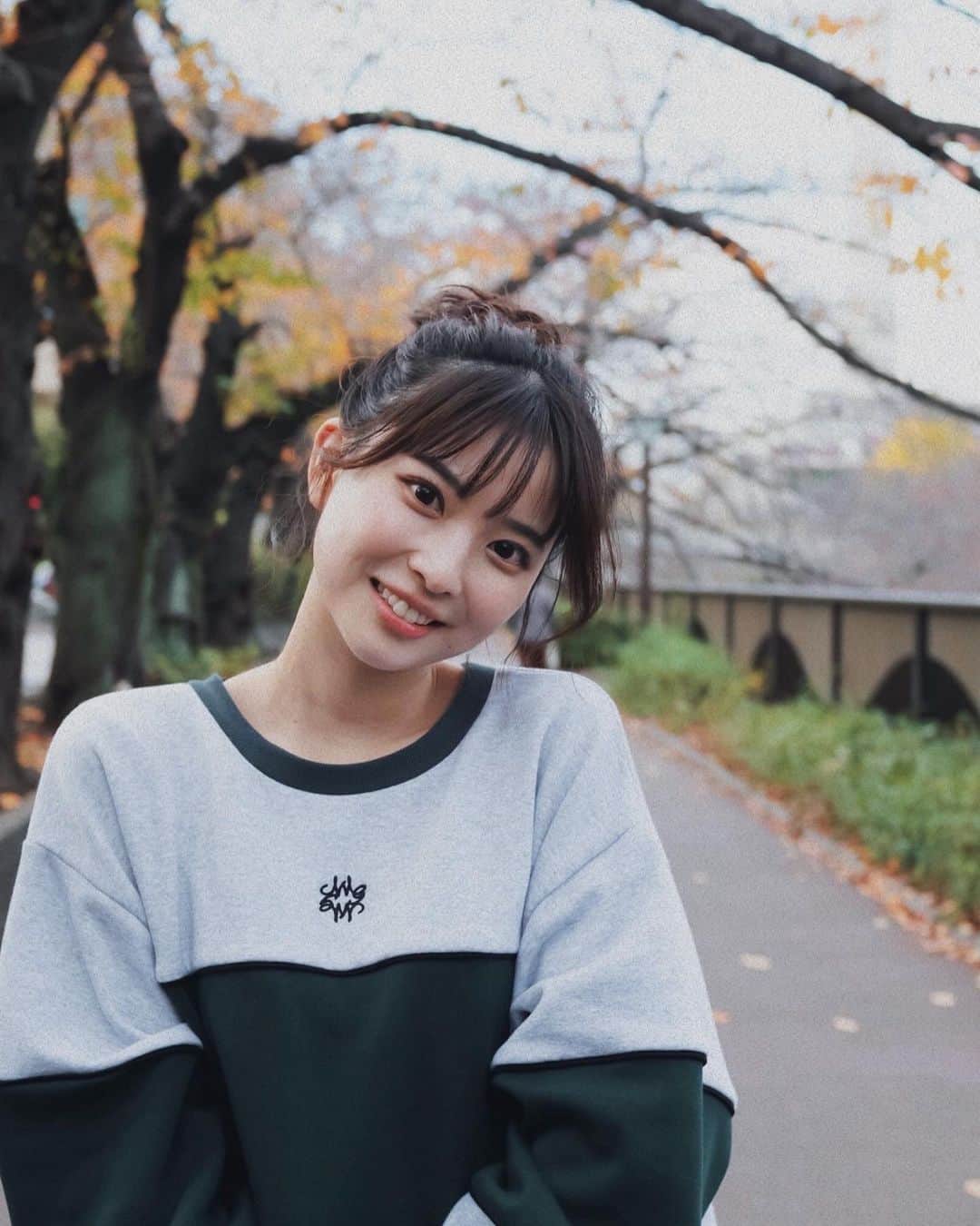 のインスタグラム：「BOMB2月号発売中です🥀  いつもと雰囲気の違う衣装にしてみました！ チェックしてみてください☺︎ #179wg」