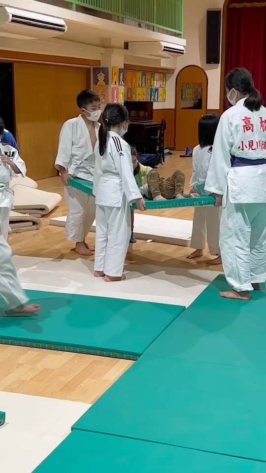 鈴木桂治のインスタグラム：「これが少年柔道の良さ！畳の上げ下ろしはもちろん！みんなで皆んなの面倒を見る。最高じゃないか！皆んなが姉・兄・友達・弟・妹。」