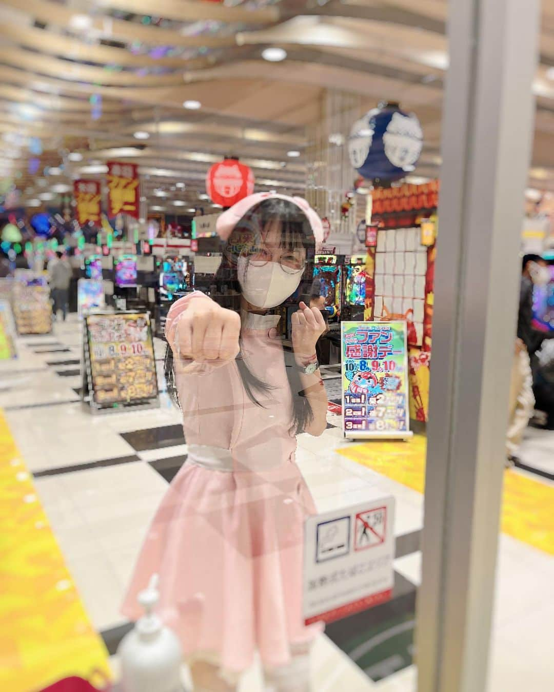 國井紫苑のインスタグラム：「これでもお仕事中でした🤔  #glasses #asiangirl #animegirl #cosplay#cosplayer#cosplaygirl#cosplayers#コスプレ#コスプレイヤー#コスプレ女#アイドル#girl#idol#kawaii#kawaiigirl#kawaiifashion#followme#東京#ファッション#可愛い#かわいい#follow#フォローミー#自撮り#可愛い女の子#かわいい女の子#instalove#photo #パチスロ好きと繋がりたい」