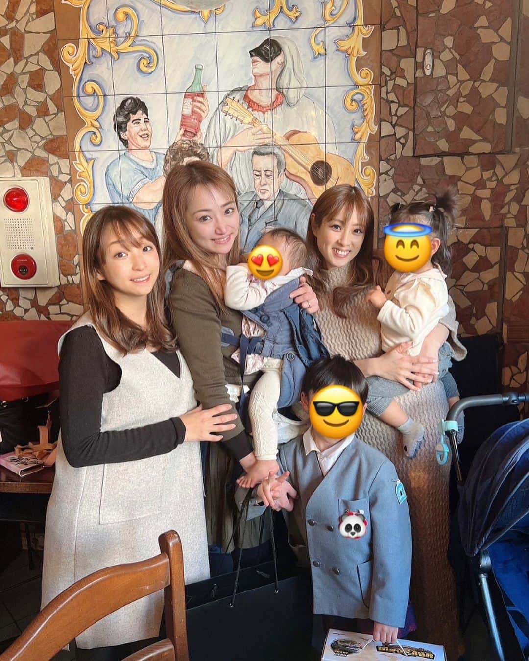 くぼたみかのインスタグラム：「Saw my girls for the first time this year❤️  新年一発目の親友たち🫶🏼短い時間だったけど会えるとやっぱり元気もらう🥰今年もよろしく＆今年もたくさん楽しいことありますように…❤️‍🔥 #bestfriends」