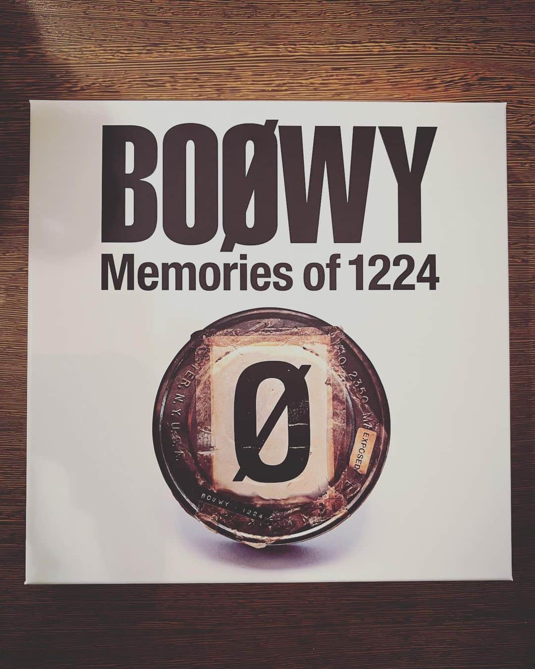 畑野ひろ子のインスタグラム：「BOOWYのCD💿が届きました🖤 青春の歌が詰まったスペシャルBOX。 イントロを聴いただけでワクワクします😆 #boøwy世代」