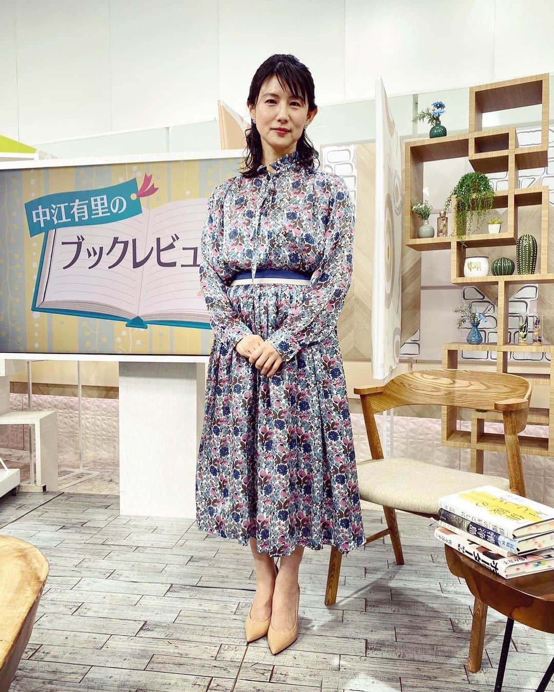中江有里のインスタグラム：「NHKひるまえほっとのブックレビューでした。  https://www.nhk.or.jp/shutoken/hirumae/20230111.html  NHKプラスで見逃し配信があります。  2022年度は最終回。 次は春ごろ放送予定です😊  #中江有里  #nhk #ひるまえほっと  #ブックレビュー #オールドイングランド」