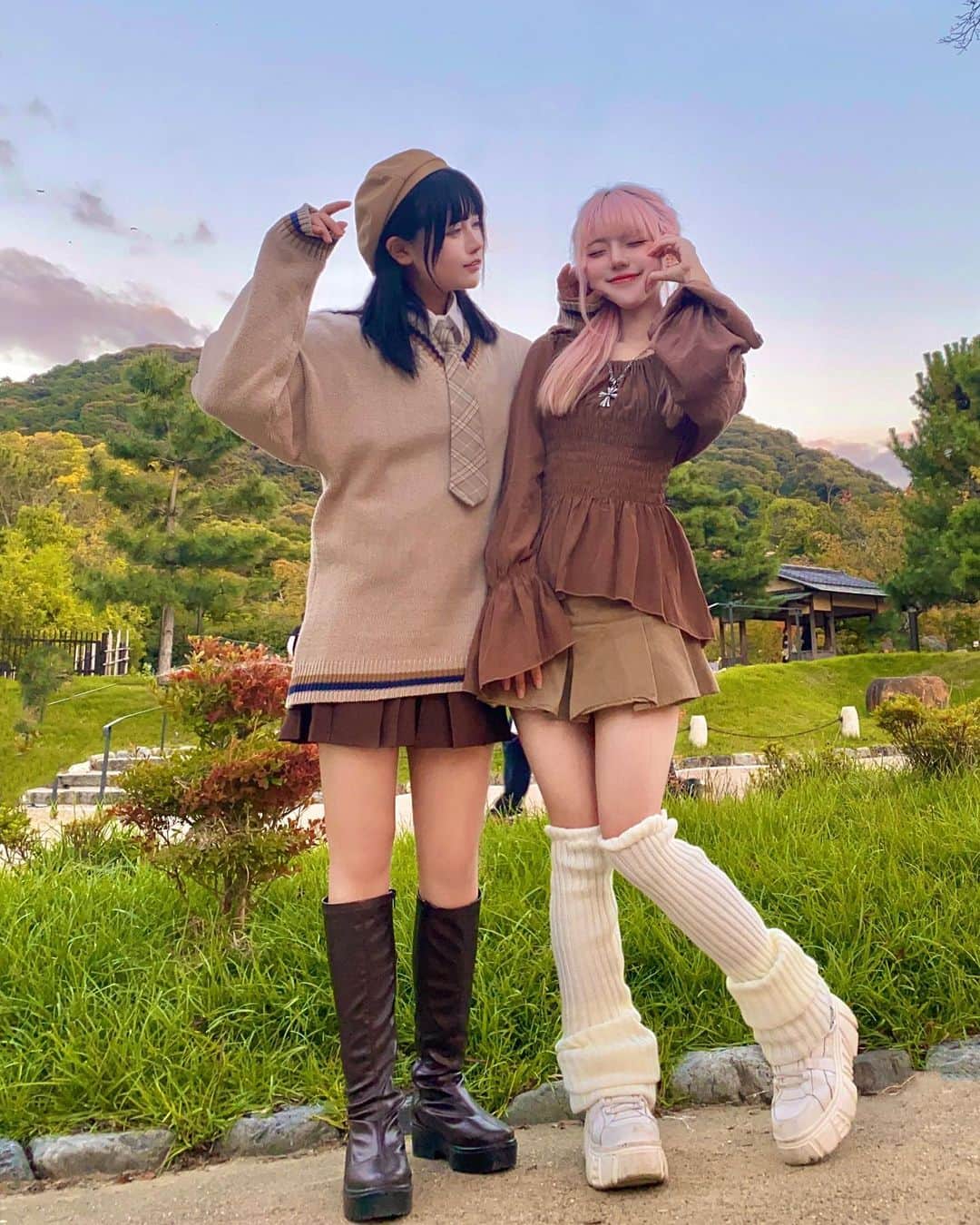 のインスタグラム：「秋頃の甘守💭旅行たのしかったな☺️ コーデの色合いが同じなのはなんと両日とも偶然なのです‼️  #甘守見守隊」