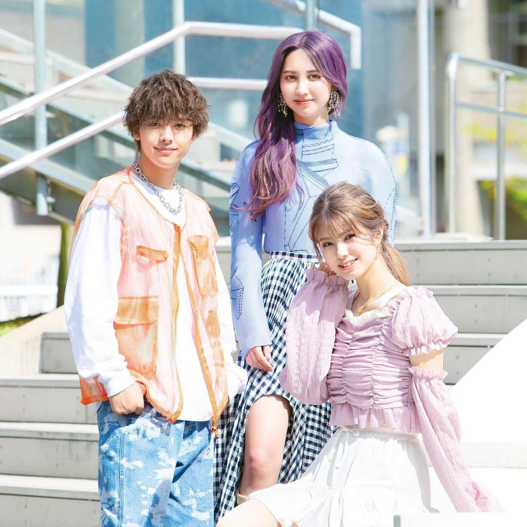 福岡ベルエポック美容専門学校のインスタグラム：「🌟高校1・2年生のみなさん🌟  【2024年度入学案内パンフレット】 ついに先日完成しました！！👏🏻✨  福岡ベルの在校生はもちろん、 業界で活躍している卒業生も登場！ 福岡ベルの学びやスクールライフなど 盛り沢山な内容になっています❣️  福岡ベルって楽しそう！ 福岡ベルに行ってみたい！と ワクワクしながら見てもらえたら とっても嬉しいです🥳💕  HPから資料請求できるので、 まだの方は是非チェックしてください🔍  #福岡ベル #福岡ベルエポック美容専門学校 #美容学校 #美容学生 #美容専門学校 #美容師 #ヘアメイク #カラーリスト #美容部員 #ファッション #エステティシャン #ネイリスト #ブライダルヘアメイク #美容ライター #jk2 #jk1 #福岡 #博多 #天神」
