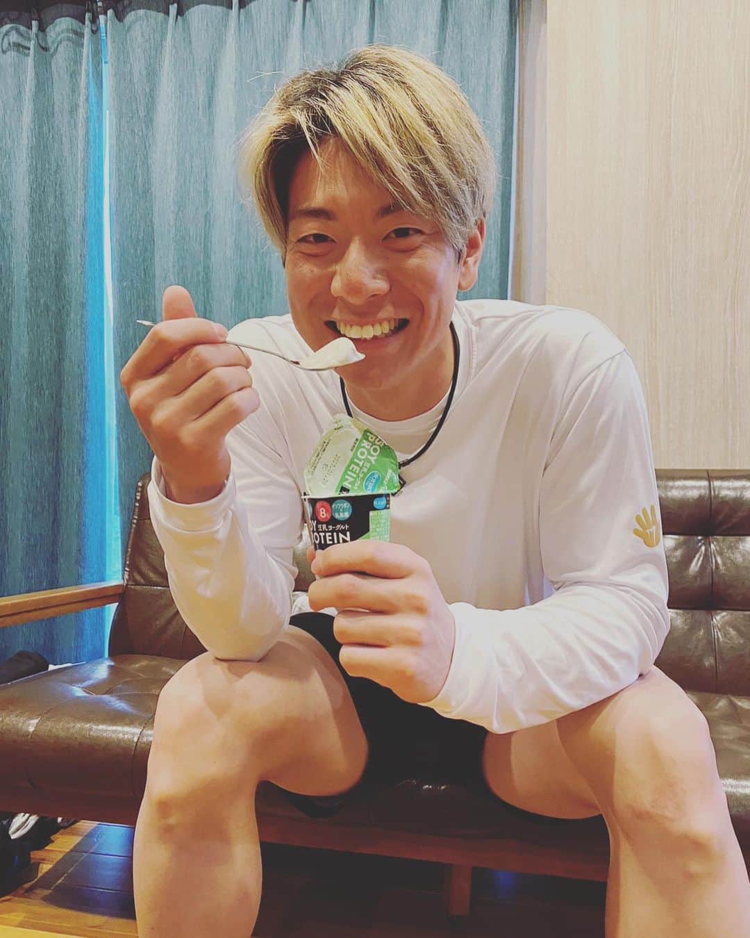 のインスタグラム：「伊江島自主トレ順調です🫡  今年はこのヨーグルトが 毎日の朝ごはんです😤  豆乳ヨーグルトに きなこハチミツは鉄板です^ ^  #ポッカサッポロ  #豆乳ヨーグルト #朝ごはん #マスト #みんな #食べてみて」
