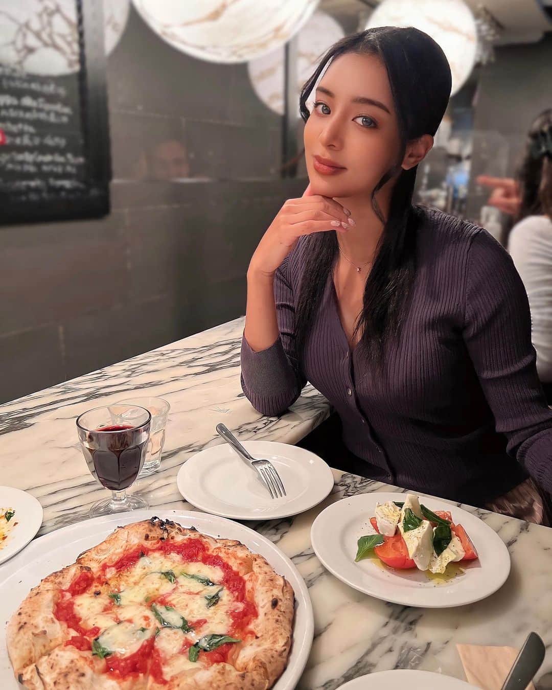 小松ナオさんのインスタグラム写真 - (小松ナオInstagram)「昨日の🍕 ⁡ 2,3枚目は2022夏、海の家。 時差供養🧘🏽‍♀️🪷🕯」1月11日 18時21分 - komatsu__nao